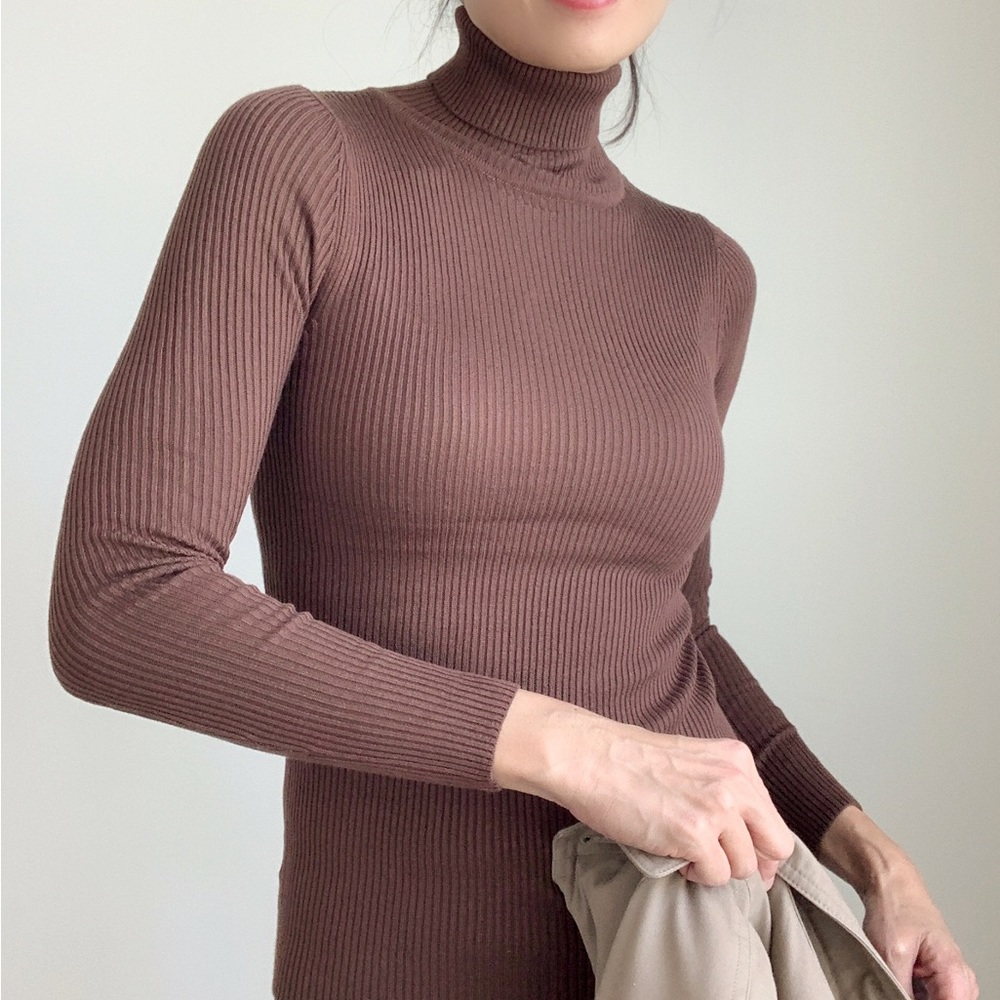 SOFT SLIM FIT TURTLENECK TOP - BROWN - Picture 6 of 9